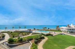 Edge Luxury Beachfront 3BR, 3 pools, spa, gym